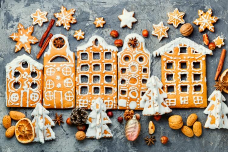 I love gingerbread! I can't believe how much Christmas stuff is alread